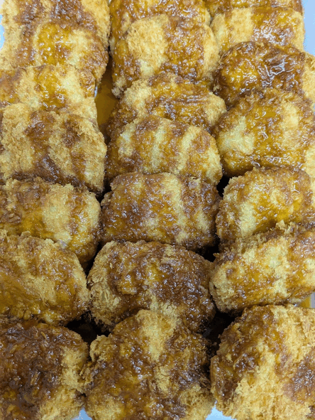 「新潟名物たれカツ」　「ツナ＆マカロニサラダ🥗」　「鶏肉トマトソース煮🐓🍅」　「牛肉けんちん汁🐂」　「草大福🍃」　「ぶどう🍇」　「ヨーグルト（苺）🥛🍓」