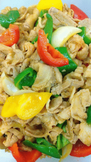 「豚のコチュジャン炒め」　「ぶり大根」　「牛カルビ」  「麻婆茄子🍆」　「クリームシチュー」  「パイナップル🍍」　「プリン🍮」