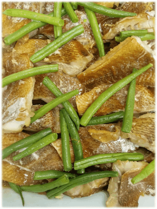 「赤魚の煮つけ🐠」　「豚のオイスター炒め」　「春だけの贅沢 ふきのとう味噌」　「ボリューム満点！ 栃尾の油揚げ」　「カブと竹の子の炊き合わせ」　「チェプチェ」　「新潟お祭り屋台🏮の定番お菓子 ポッポ焼き」　「杏仁豆腐」　「パイン🍍」