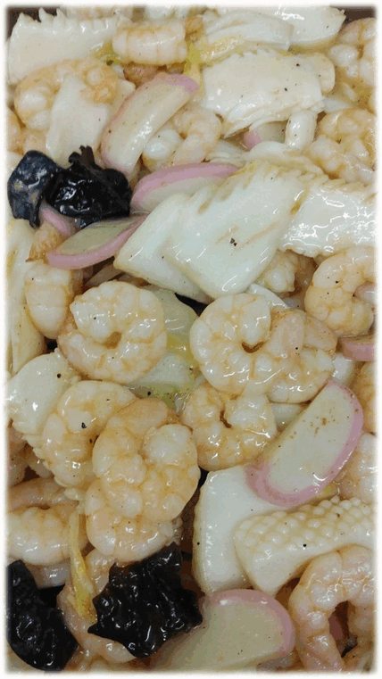 「海鮮旨煮🦐🦑」　「トマトソースハンバーグ🍅」　「麻婆豆腐」　「ボリューム満点！ 栃尾の油揚げ」　「大根おでん🍢」　「パイナップル🍍」　「新潟お祭り屋台🏮の定番お菓子 ポッポ焼き」　「フルーチェ」