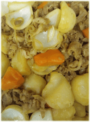 「肉じゃが🍖🥔」　「豚と茄子の甘味噌炒め🍆」　「ボリューム満点！ 栃尾の油揚げ チーズはさみ焼き🧀」　「魚介のアヒージョ🦐🦑🥦」　「帆立のバターソテー🐚」　「新潟お祭り屋台🏮の定番お菓子 ポッポ焼き」　「杏仁豆腐🥛」　「スイカ🍉」