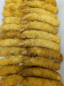 「エビフライ🍤」「牛肉の柳川風🐂」「煮込みハンバーグ🧆」  「パスタ・ハムサラダ🥗」　「海老と豆腐のとろみ煮🦐」  「パイナップル🍍」　「草大福」　「ヨーグルト🥛」