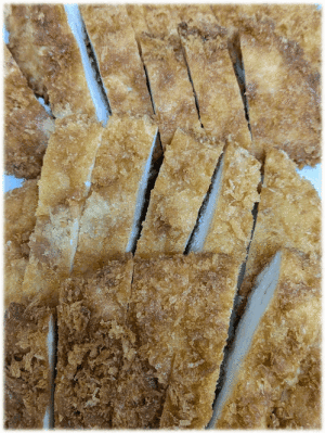 「チキンカツ🍗」　「ぷりぷり 海老マヨネーズ🦐」　「ウインナーとポテト炒め🍟」　「ツナ＆マカロニサラダ🥗」　「玉子焼き🍳」　「グレープフルーツ🍊」　「レアチーズケーキ🧀」