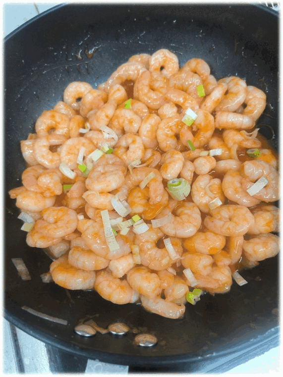 「ぷりぷり 海老チリソース🦐」　「肉豆腐🍲」　「煮込みハンバーグ🍖」　「大豆と昆布の田舎煮🌿」　「藻塩のロールケーキ」　「バナナ🍌」　「ミルクゼリー🥛」