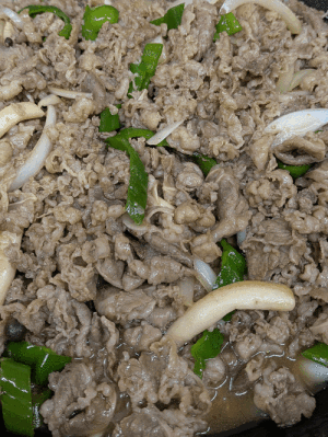 「牛肉のプルコギ🐂」　「豚バラとナスの味噌炒め🐖」  「筑前煮🍲」　「春雨サラダ🥗」　「ベイクドエッグ」  「パイナップル🍍」　　　「プリン🍮」
