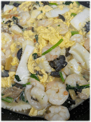 「海鮮と玉子の中華炒め」「煮豚🐖」「肉団子🍖」「豚肉と大根の醤油煮」「ツナマカロニサラダ🥗」「フルーチェ🥛」「パイナップル🍍」
