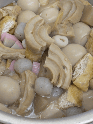 「車麩と大根の煮物」　「プリプリ　海老マヨネーズ🦐」  「豚バラと野菜のスタミナ炒め🥓🥬」　「中華肉団子🍖」  「ツナ＆マカロニサラダ🥗」　「バナナ🍌」　「ヨーグルト🥛」